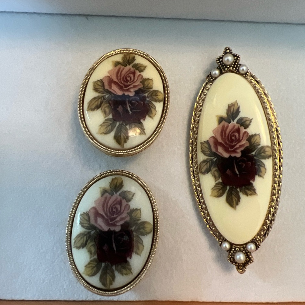 1928 Brand Jewelry Floral Victorian Brooch and Earring Set